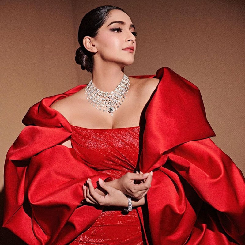 red dress with pearl necklace A silhouette encrusted like a rare jewel thousands of crystals, intricate beadwork, and lace dissolving into the skin. Eva Longoria in Sophie Couture at amfAR Cannes @stylememaeve