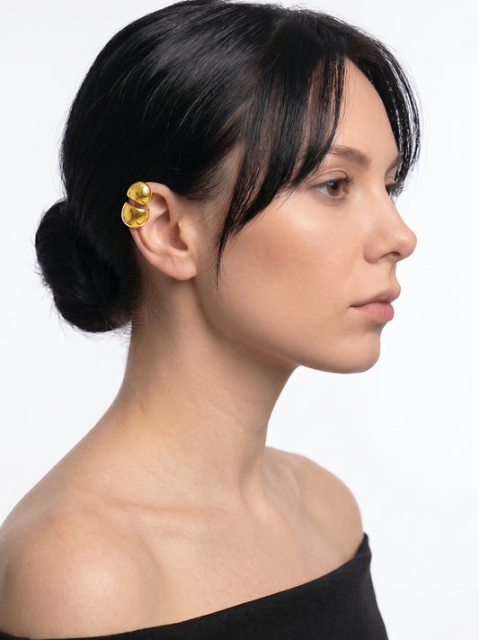 OnnMe by GIVA Bold Fold Dome Gold Plated Cuff Earrings