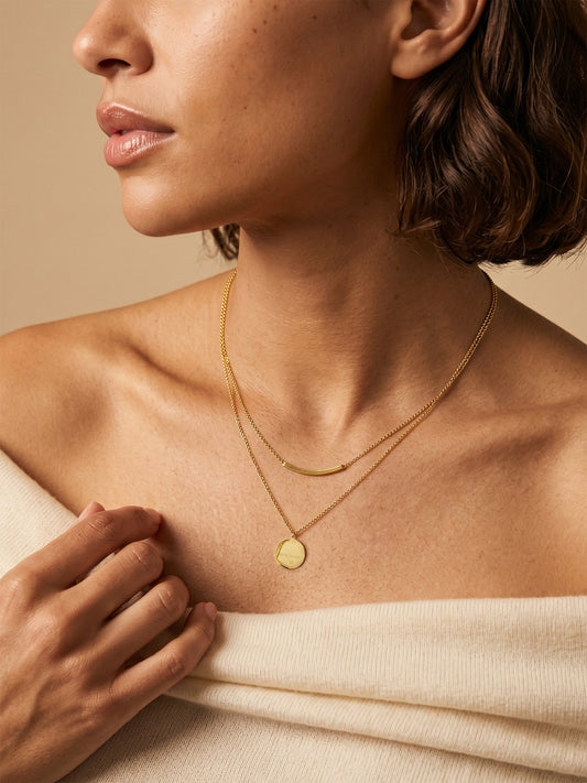 OnnMe by GIVA City Stamp Gold Plated Pendant with Chain