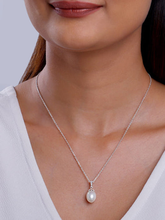 Silver Pearly Hug Pendant with Link Chain