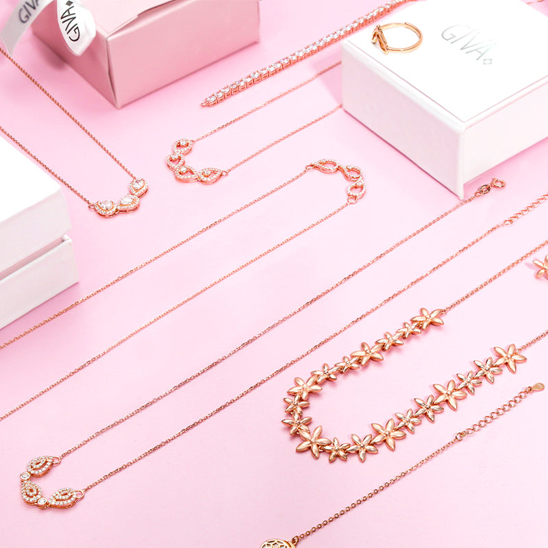 What Your Necklace Says About You: A Fun Guide