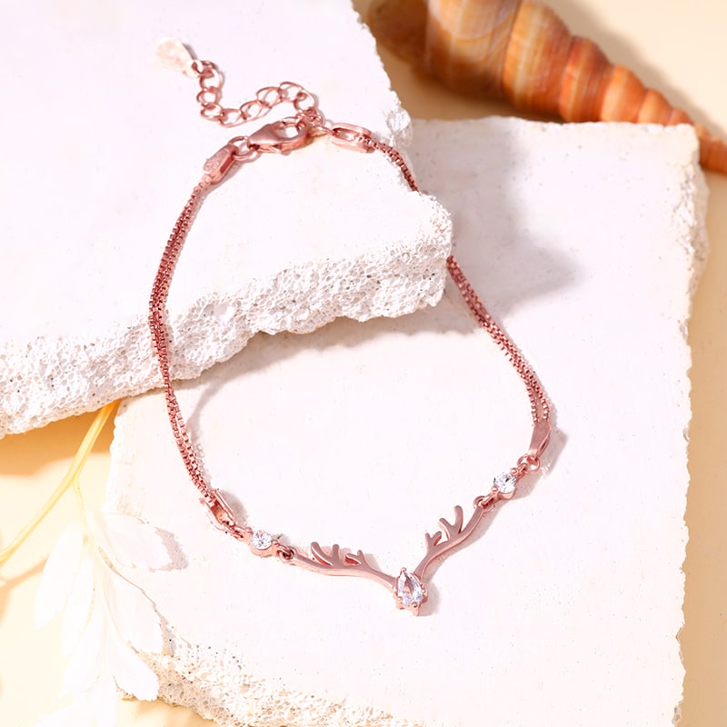 Chic Silver Pendants to Elevate Your Summer Wardrobe