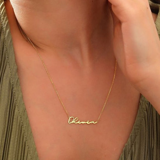 6 Meaningful Personalised Jewellery Gifts for Moms to Wear Their Children's Names