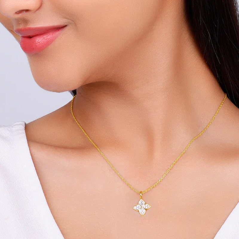 5 Essential Lab Grown Diamond Pendants That Compliment Any Outfit