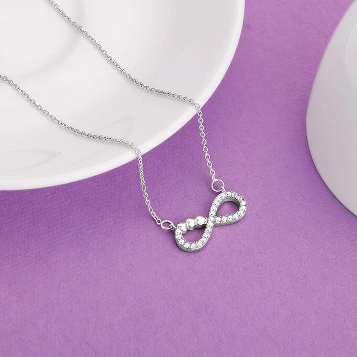 How to Choose Light Weight Jewellery for Comfort – GIVA