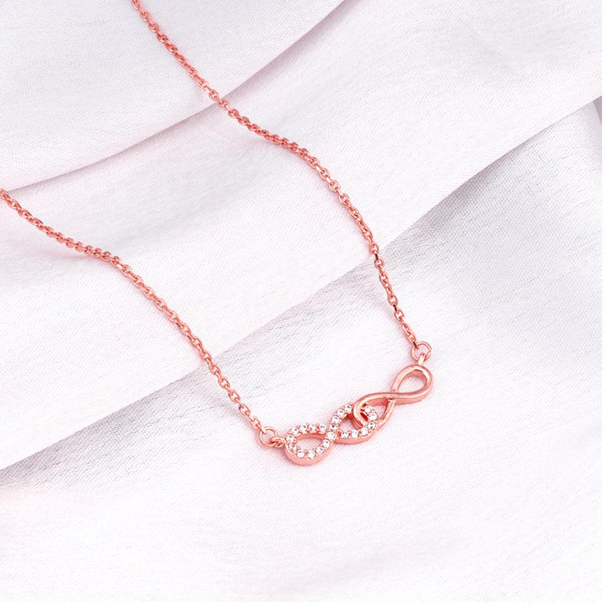 The Art of Effortless Style: Jewellery Tips for Busy Days