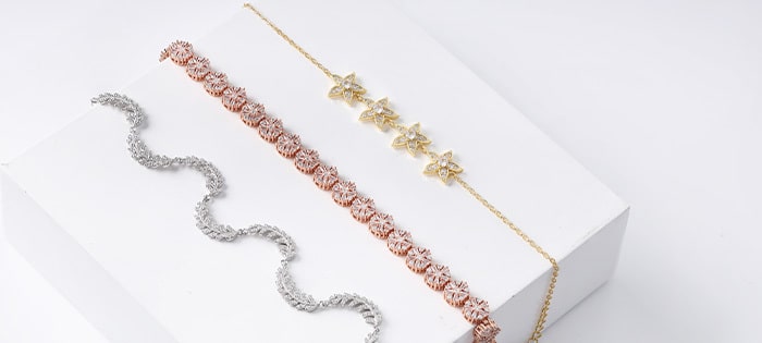 How Can You Mix and Match Jewellery Pieces for a Unique New Year Look?