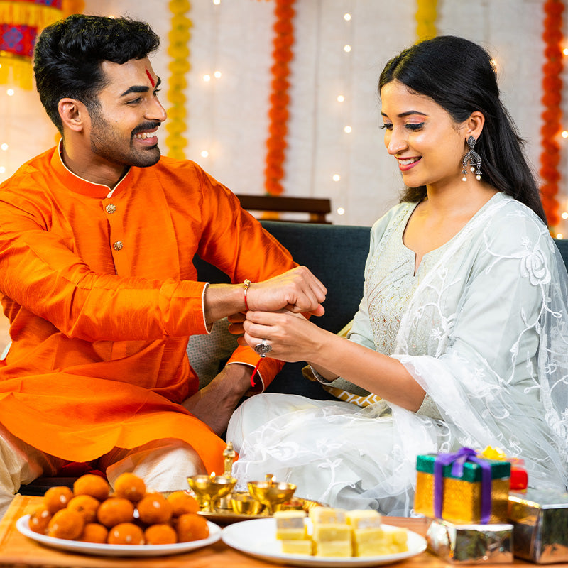 Rakhi that sparkles with sibling love!