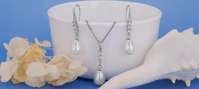 Effortless Silver Earrings Design for a Casual Weekend Look