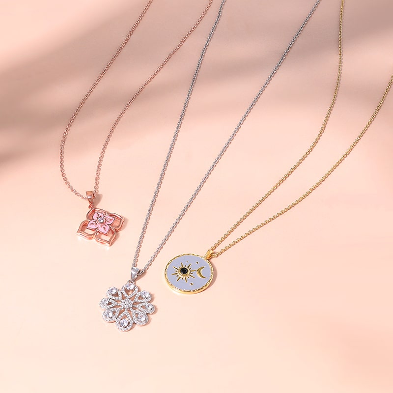 Captivate your style with an enchanting pendant for women!