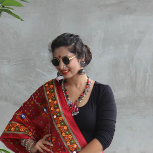 अपने रोज़मर्रा के लुक में नाक की पिन को कैसे शामिल करें