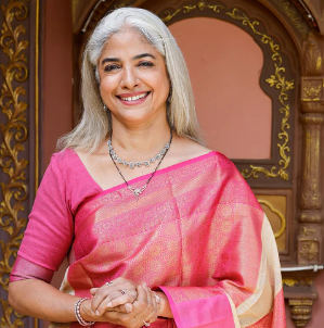 आप अपनी माँ को उपहार देने के लिए नोज़ पिन कैसे चुनते हैं?