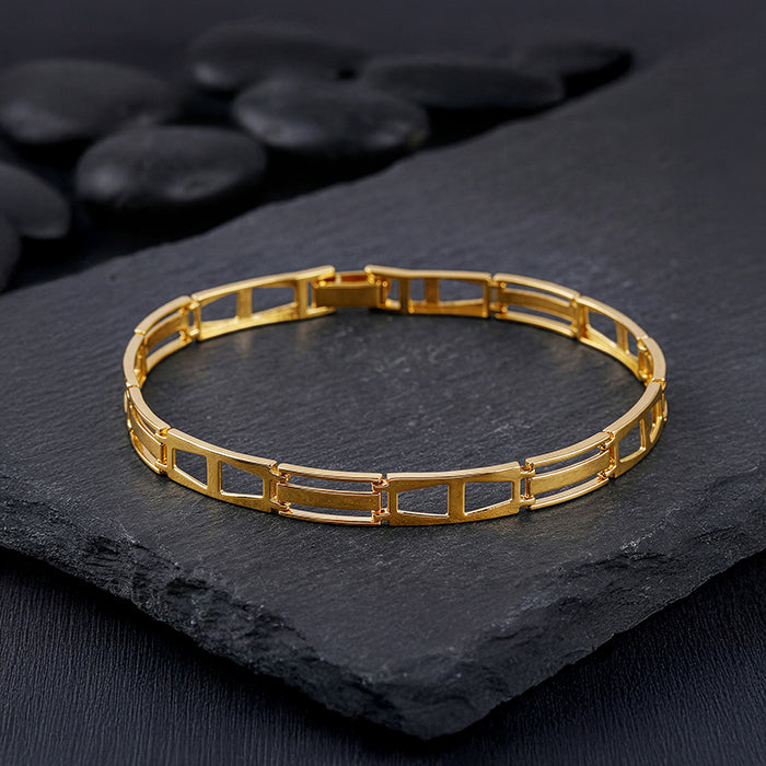 Golden Jazzy Link Bracelet For Men – GIVA