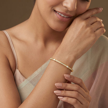 Golden Linear Spark Bangle (Size 2.4)
