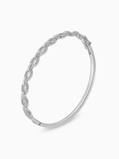 Kriti Sanon Silver Zircon Whirl Bracelet