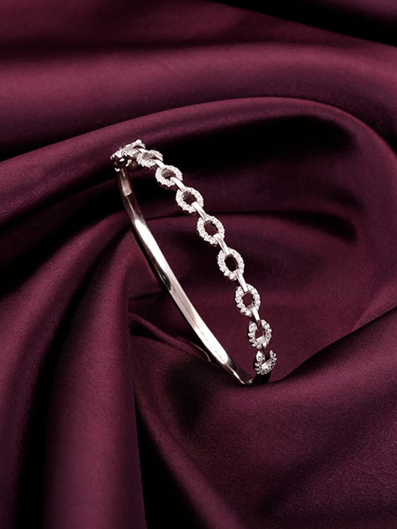 Kriti Sanon Silver Zircon Whirl Bracelet