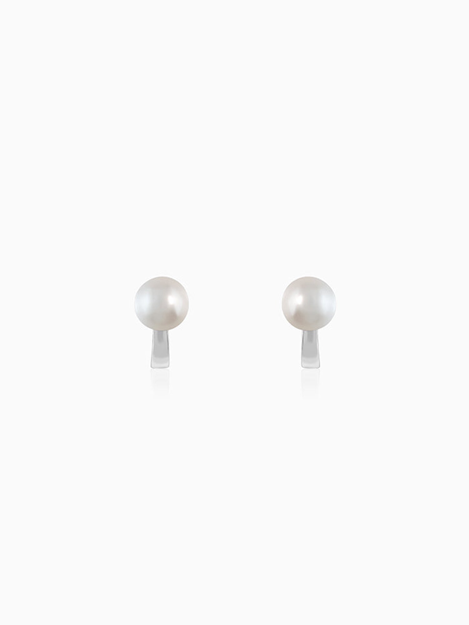Silver Cute Pearl Studs