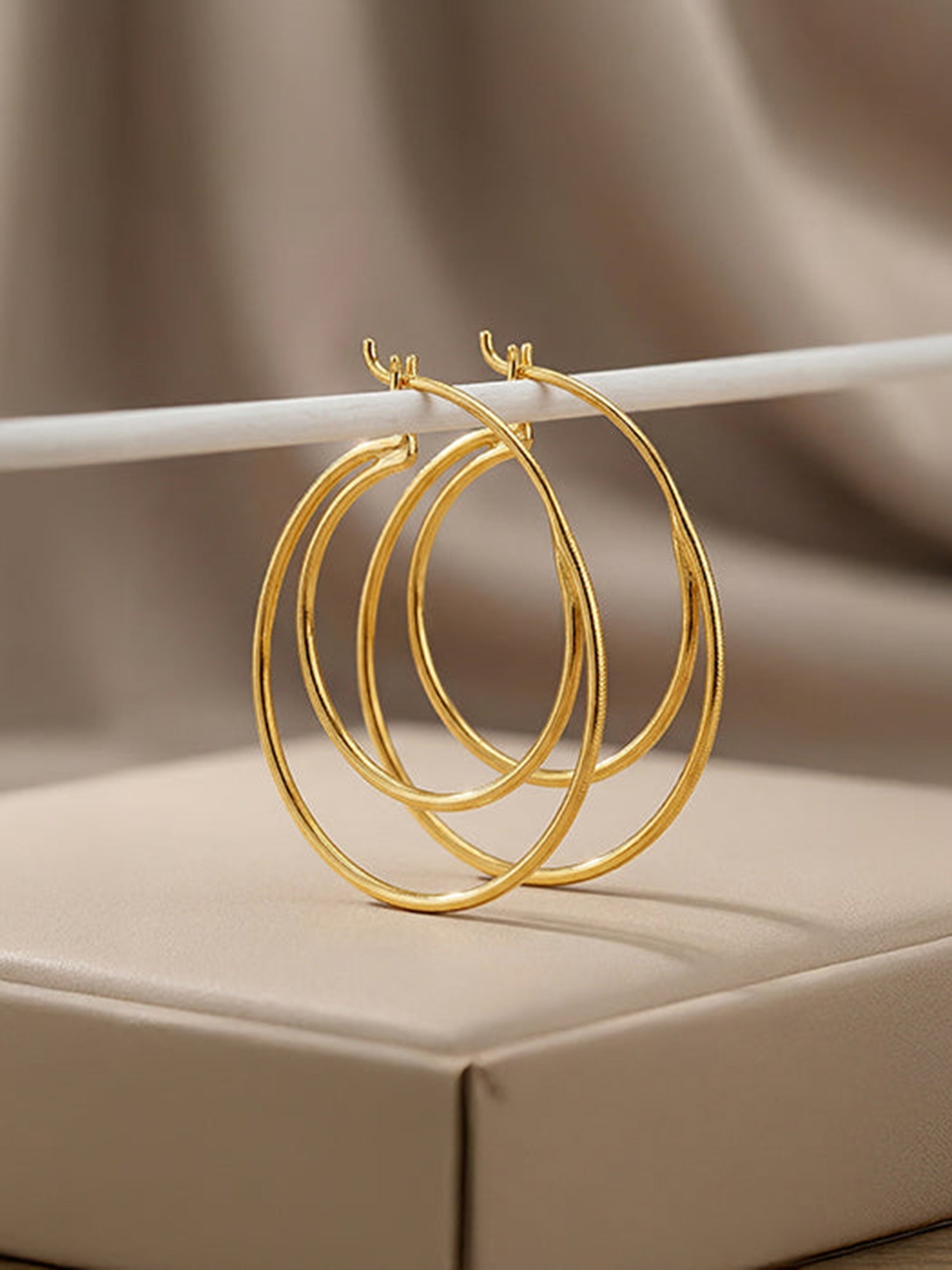 Golden Minimal Layered Hoops