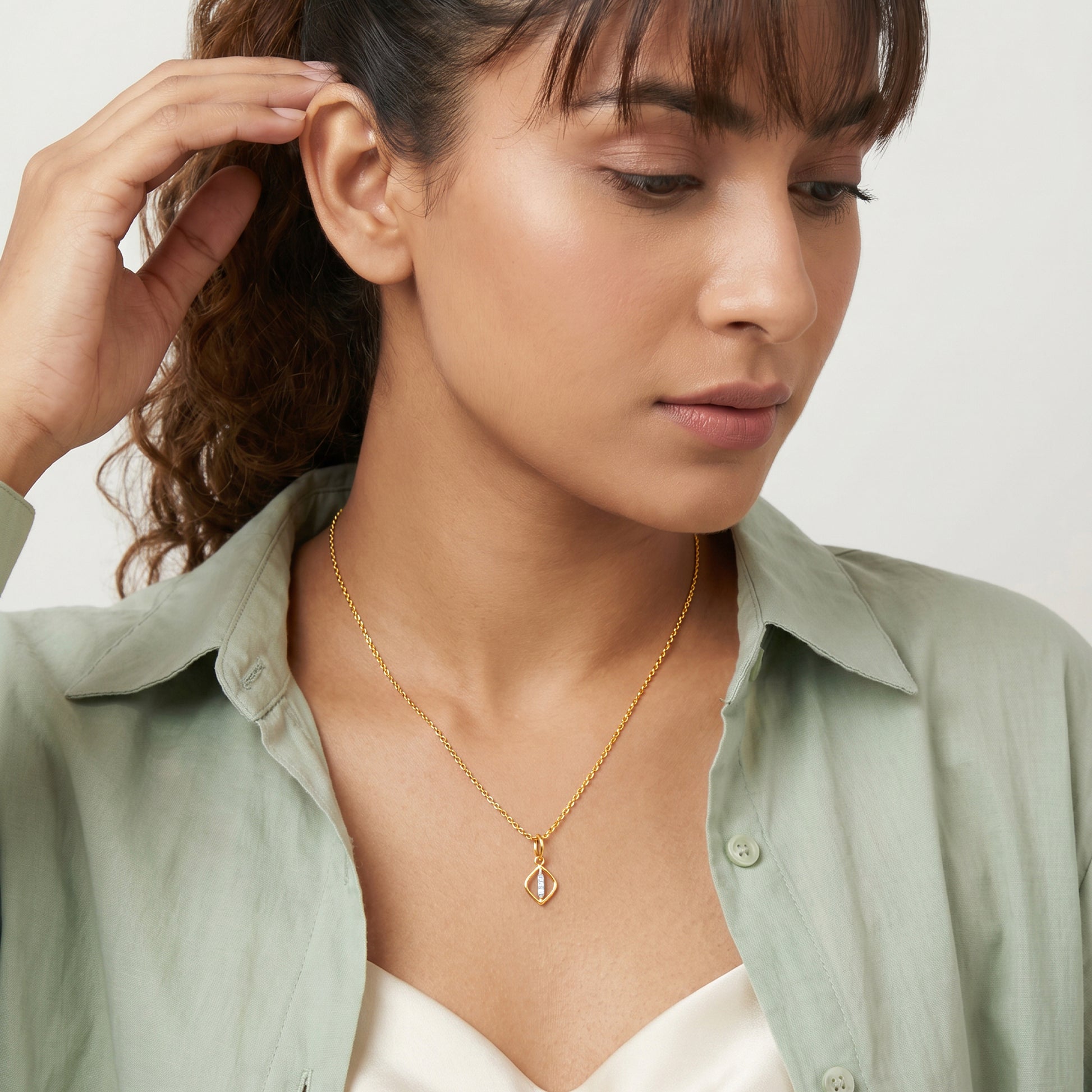 Gold Glimmer Twist Lab Grown Diamond Pendant