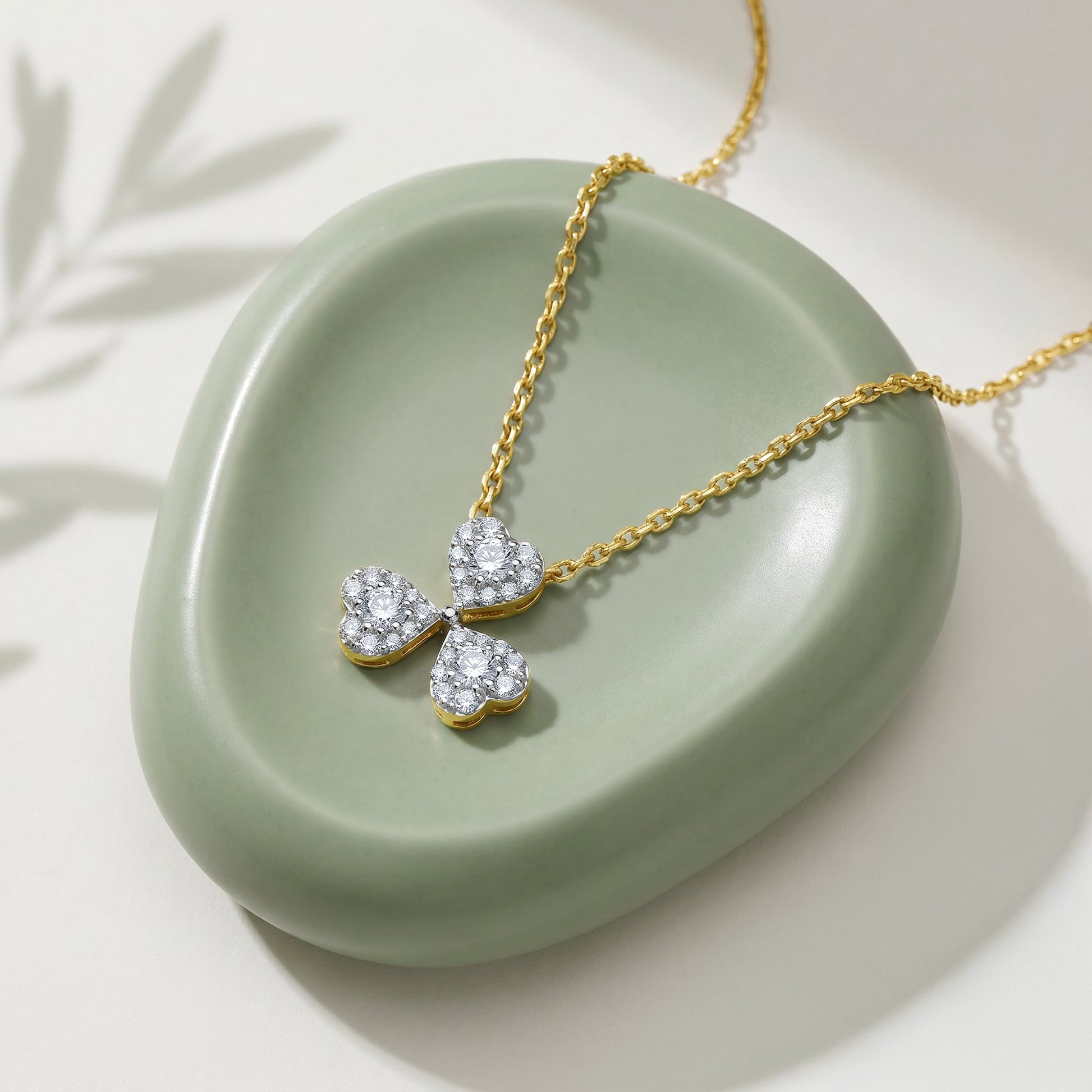 Gold Clover Radiance Lab Grown Diamond Pendant