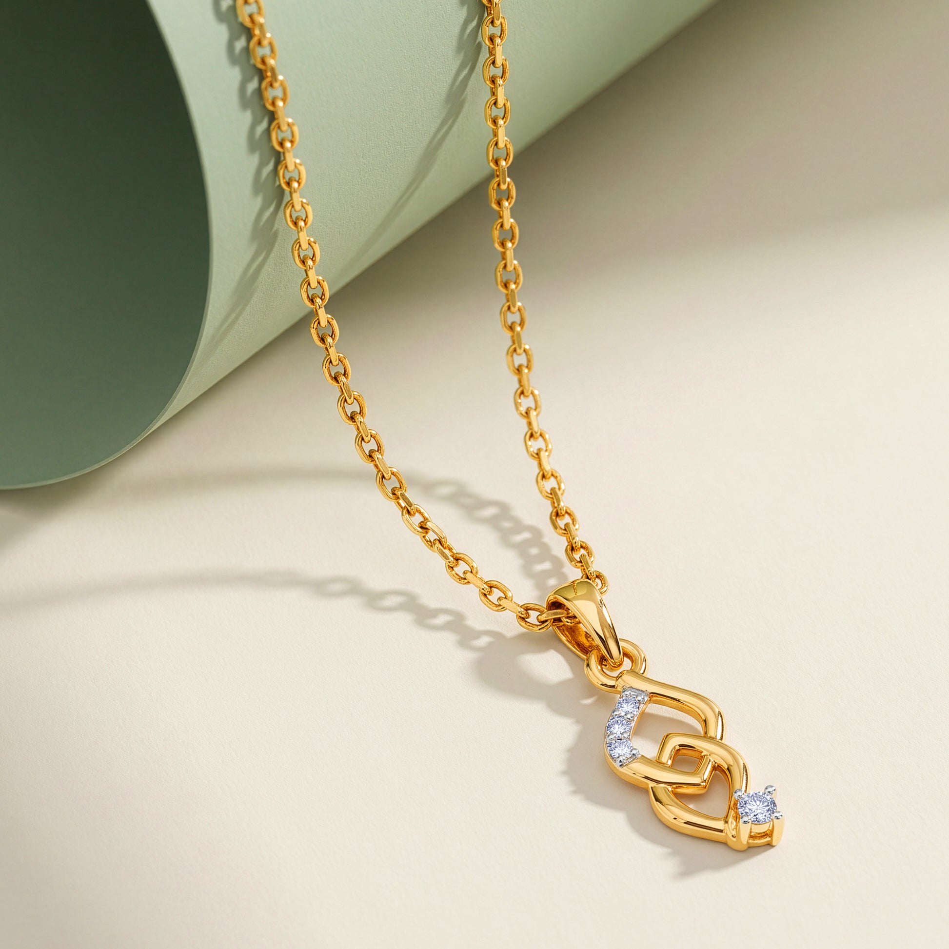 Gold Interlock Shine Lab Grown Diamond Pendant