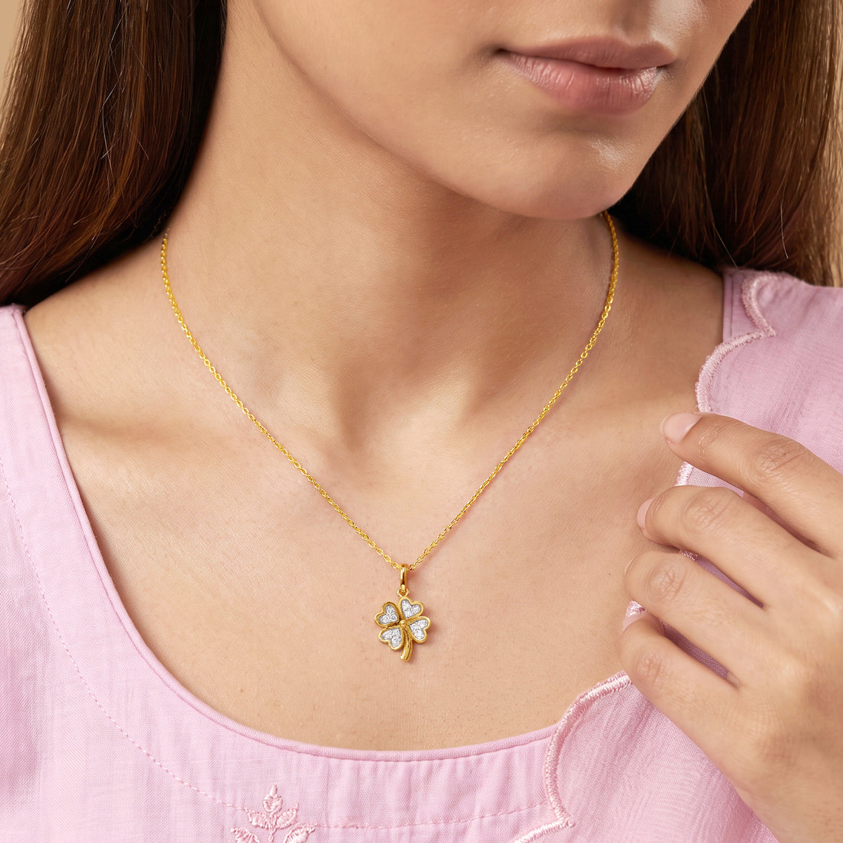 Gold Pretty Clover Lab Grown Diamond Pendant