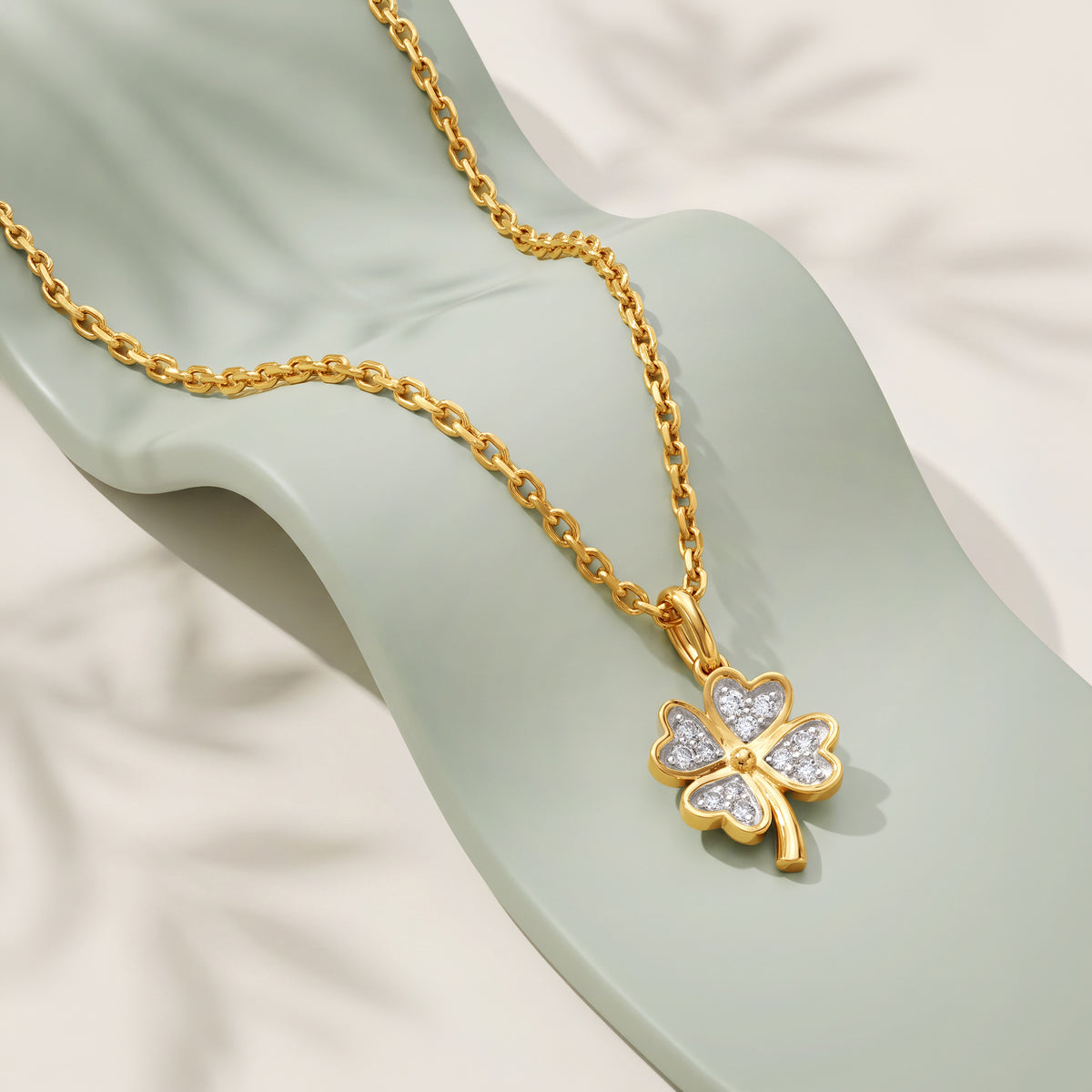 Gold Pretty Clover Lab Grown Diamond Pendant