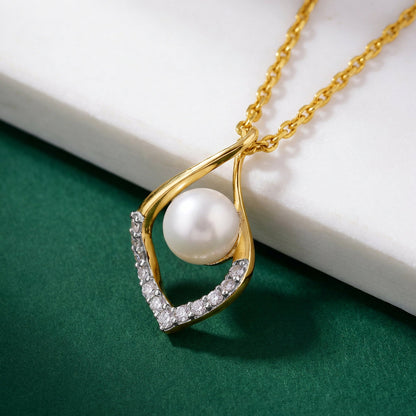 Anushka Sharma Gold Centre of Grace Lab Grown Diamond Pendant