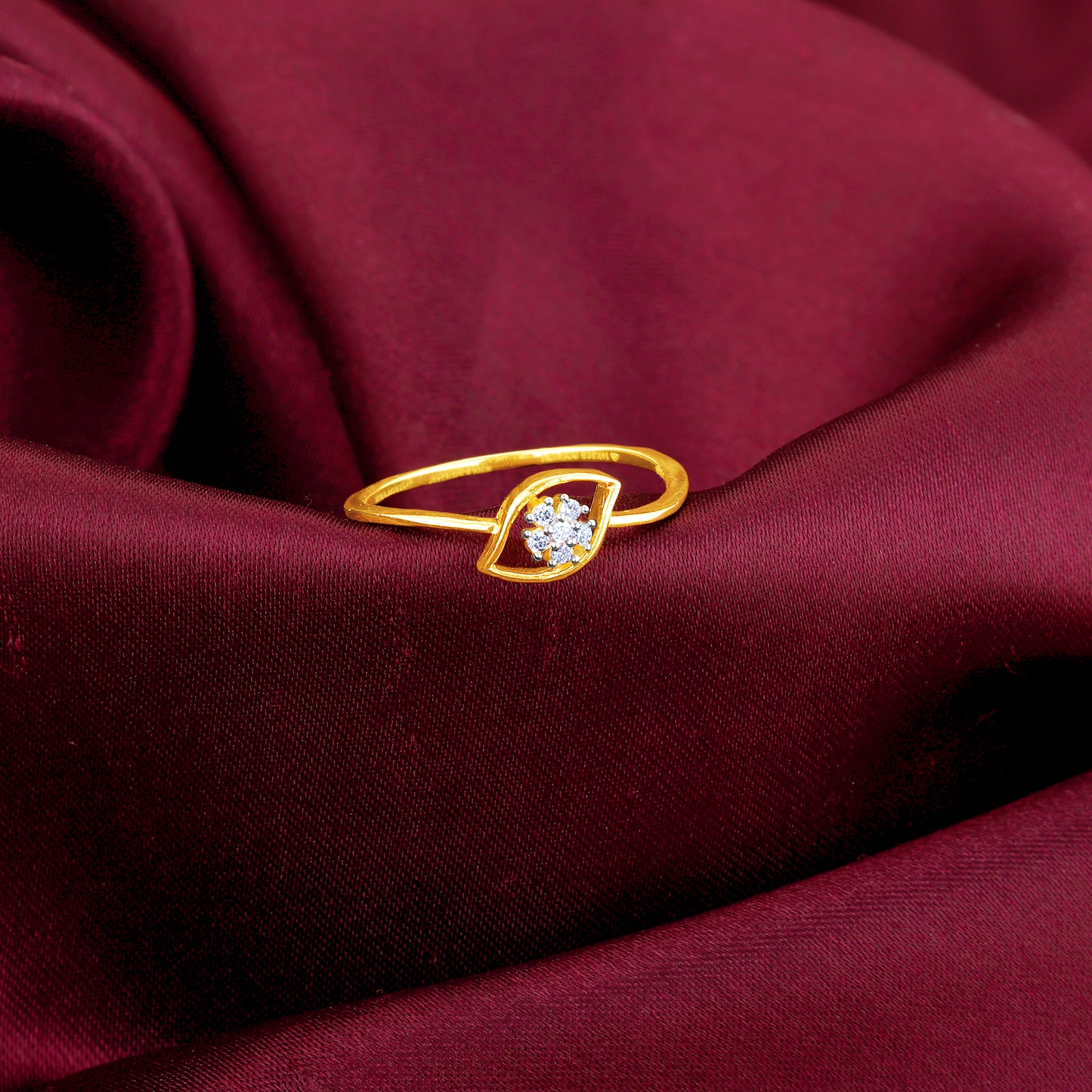 Gold Glowing Flower Diamond Ring