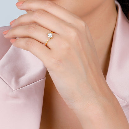Gold Splendid Embrace Diamond Ring