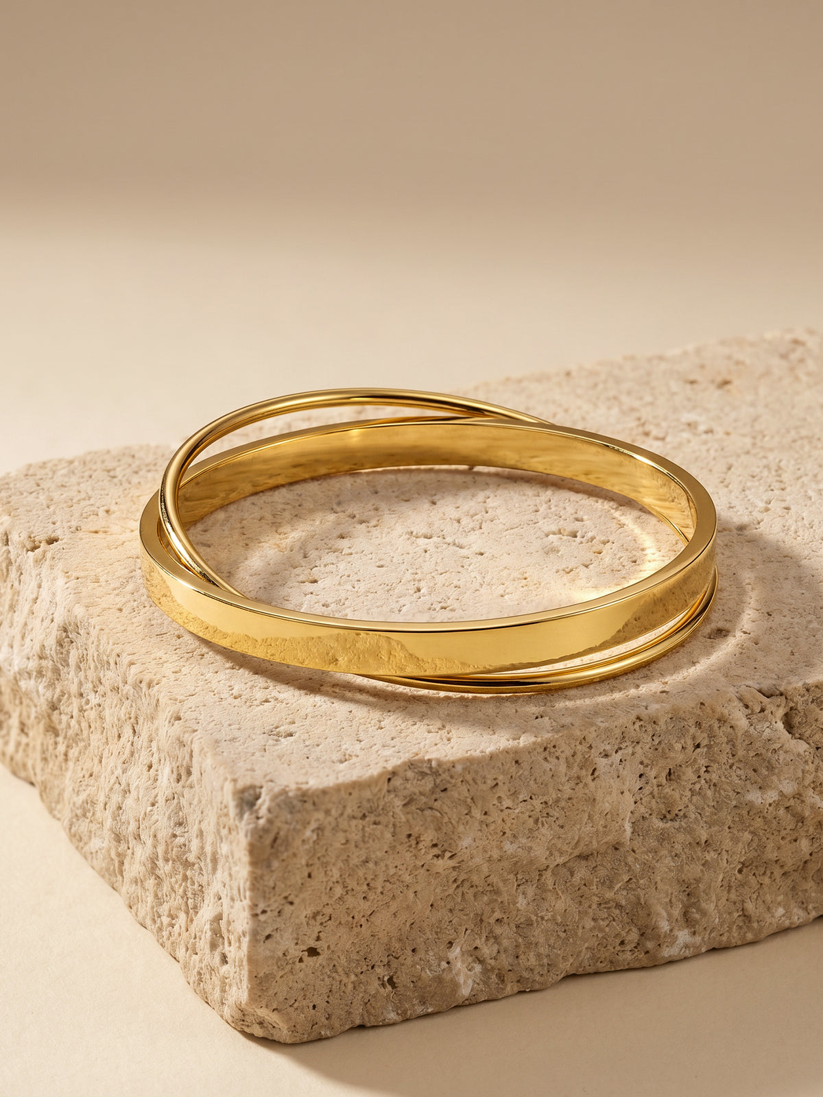 IXIA by GIVA Classic Round Gold Plated Bracelet