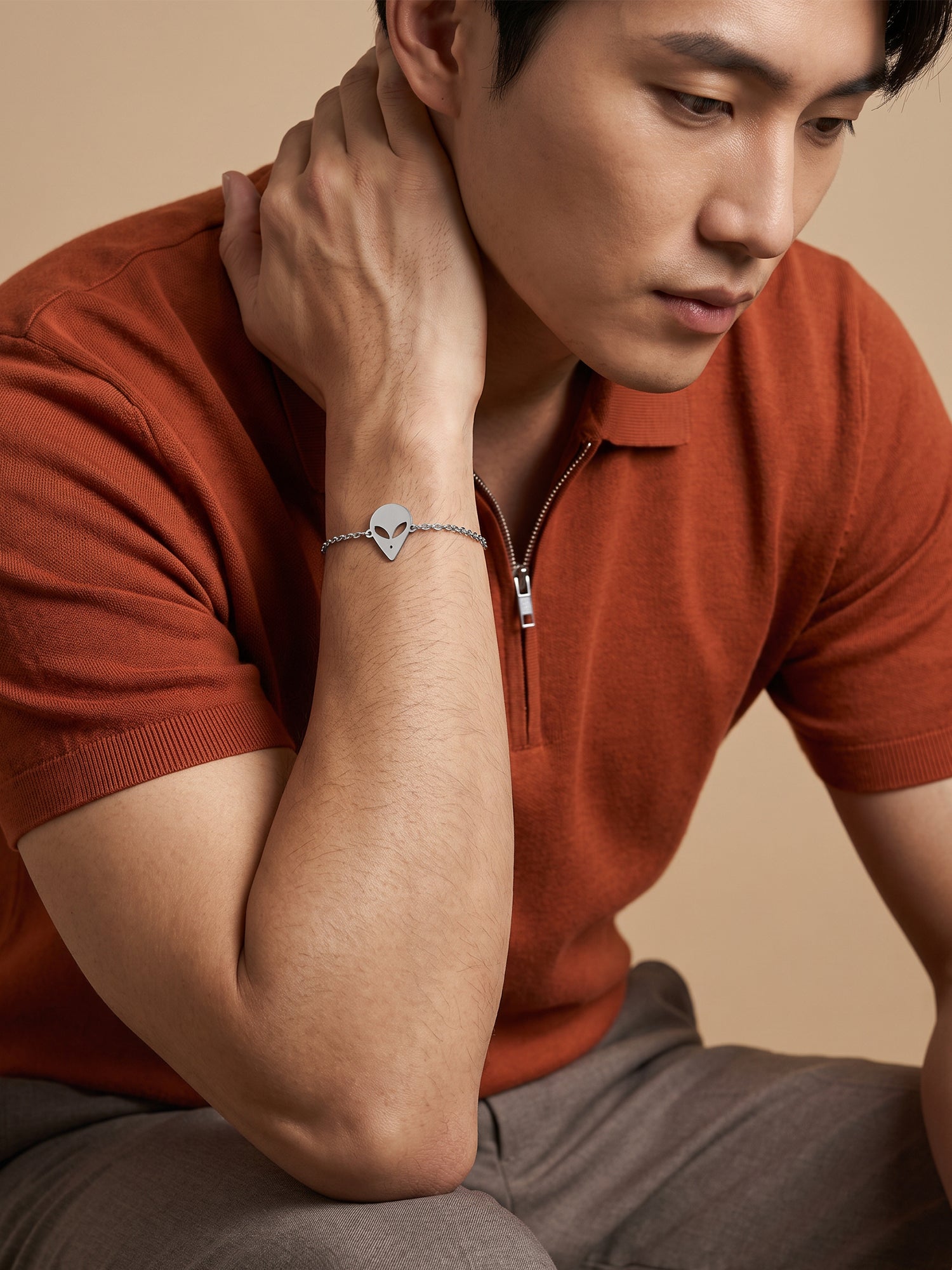 OnnMe by GIVA Modern Alien Rhodium Plated Rakhi Bracelet