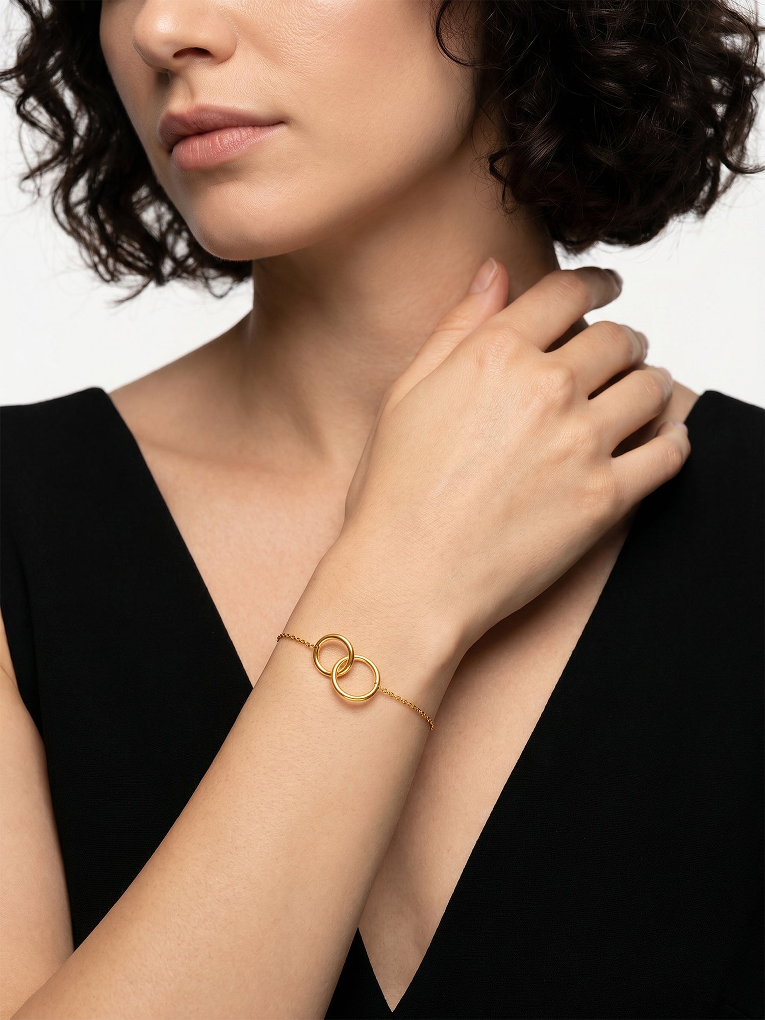 OnnMe by GIVA Loop Drama Gold Plated Bracelet
