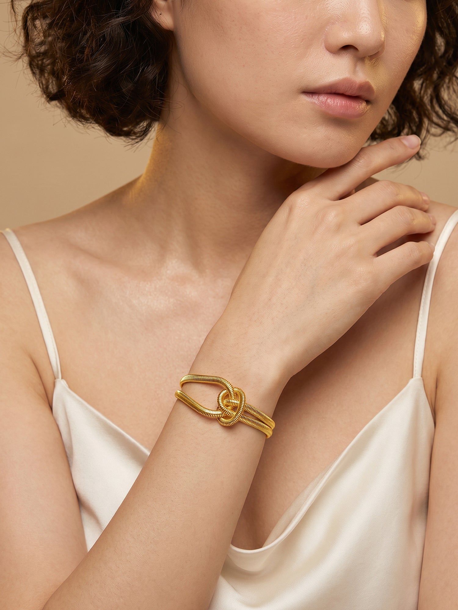 OnnMe by GIVA Knot Ready Gold Plated Bracelet