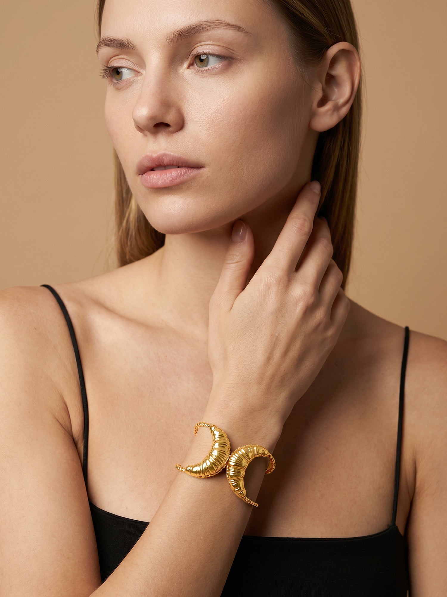 OnnMe by GIVA Shell Voltage Gold Plated Cuff Bracelet