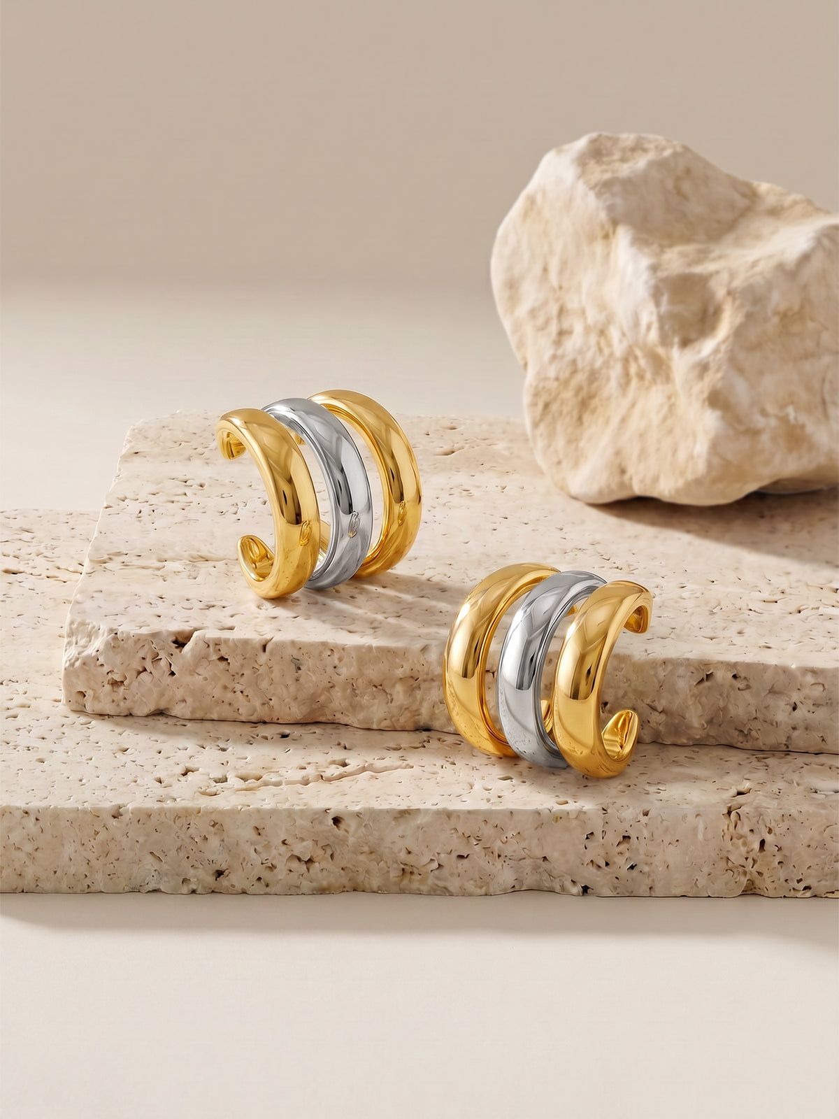 IXIA by GIVA Curve Dual Tone Ear Earrings