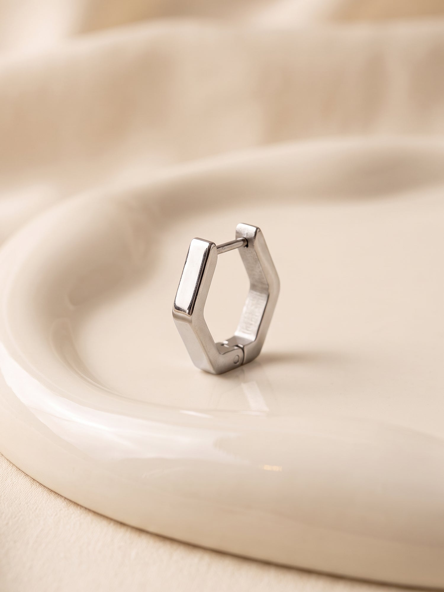 OnnMe by GIVA Hype Mind Rhodium Plated Earring For Men