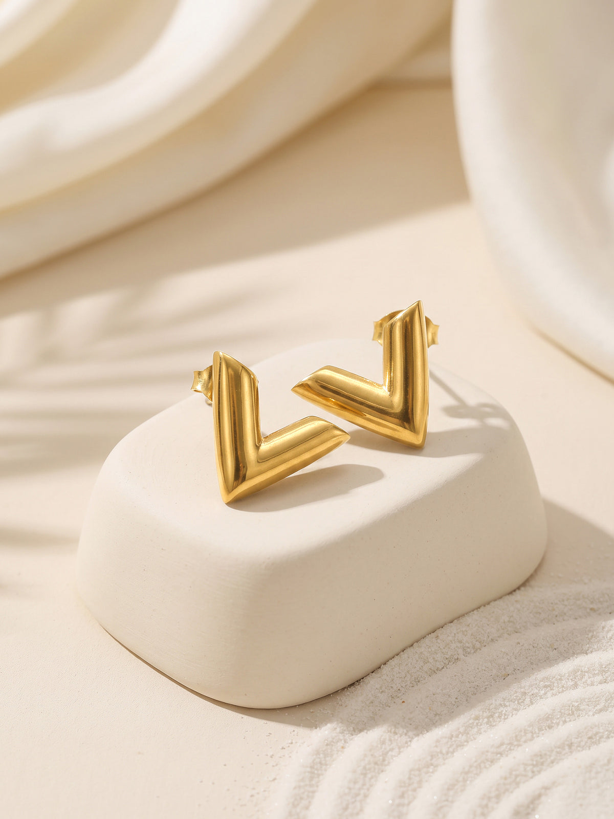 IXIA by GIVA Victory Lap Gold Plated Studs