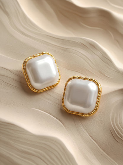 No Curve Pearl Gold Plated Earrings