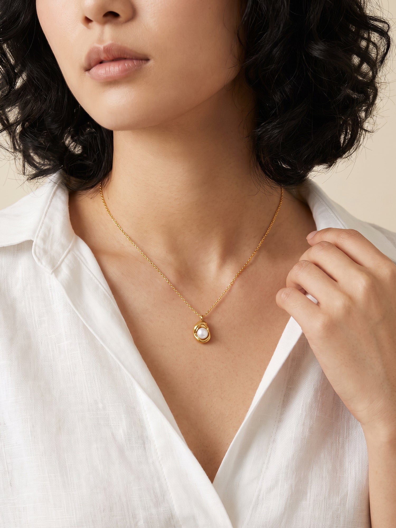 OnnMe by GIVA Pearl Whisper Gold Plated Necklace