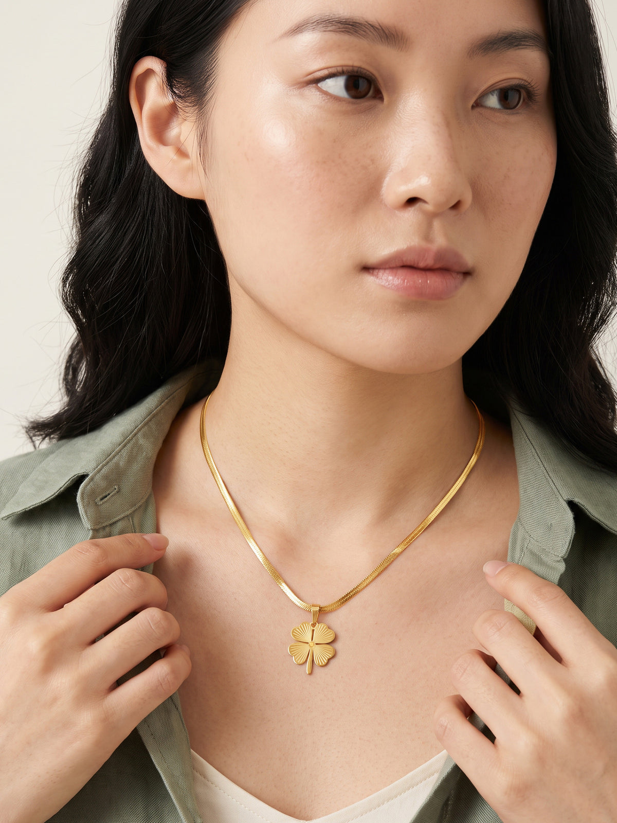 IXIA by GIVA Clovebombing Gold Plated Necklace