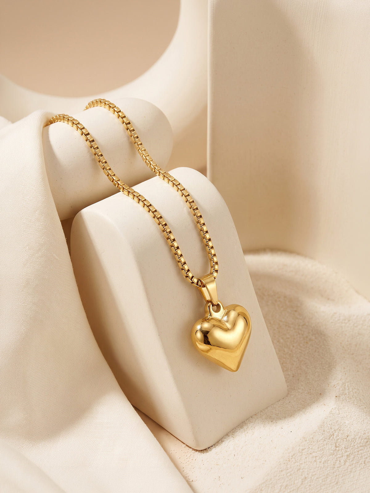 IXIA by GIVA Hug Dealer Gold Plated Pendant With Chain