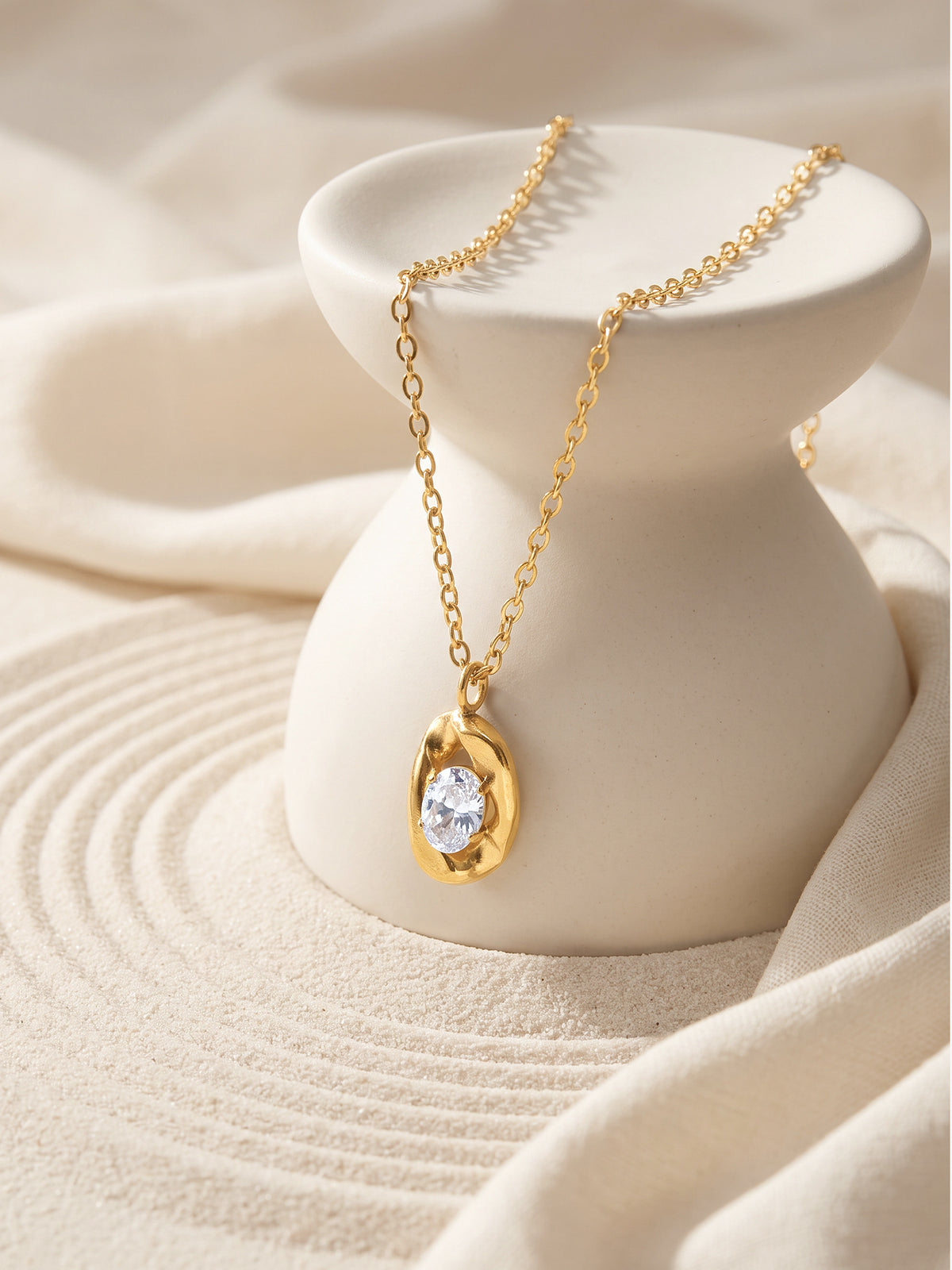 IXIA by GIVA Solo Act Gold Plated Pendant With Chain