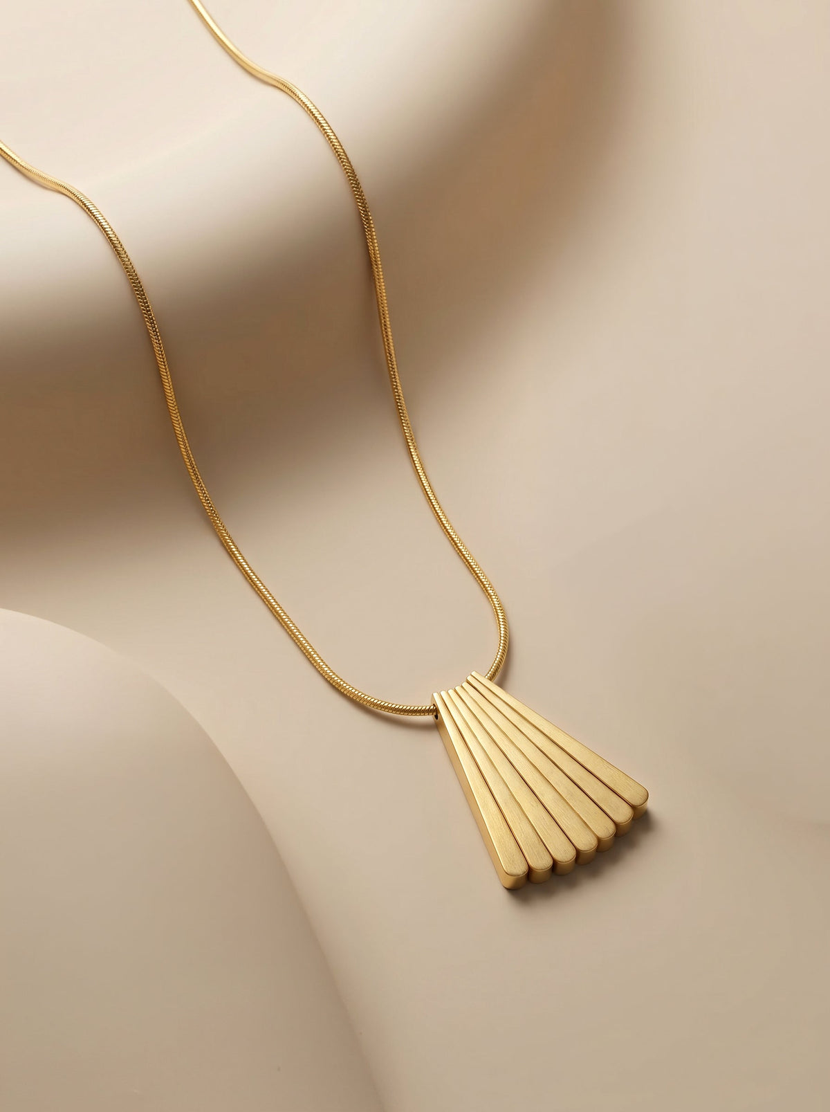 IXIA by GIVA Fan Glow Gold Plated Pendant with Link Chain