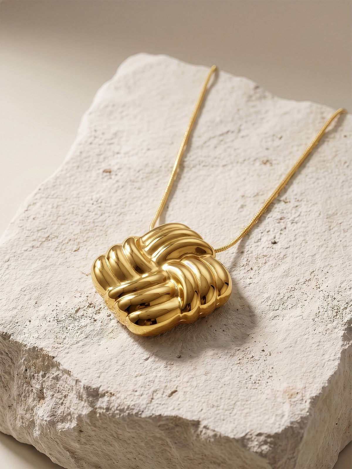 IXIA by GIVA Wire Mood Gold Plated Pendant with Chain