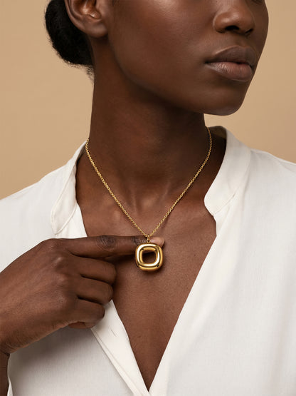 Toggle Gold Plated Pendant With Chain
