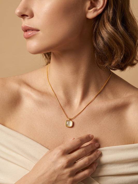 OnnMe by GIVA Soft Glow Gold Plated Basic Necklace