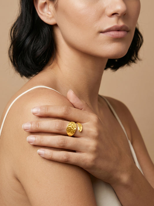 OnnMe by GIVA Bold Curve Energy Gold Plated Ring (Size 16)