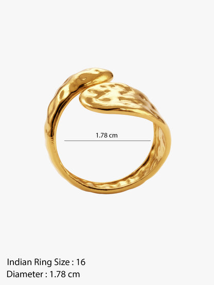 OnnMe by GIVA Bold Curve Energy Gold Plated Ring (Size 16)