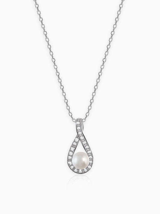 Kriti Sanon Silver Tear Drop Pearl Pendant With Link Chain